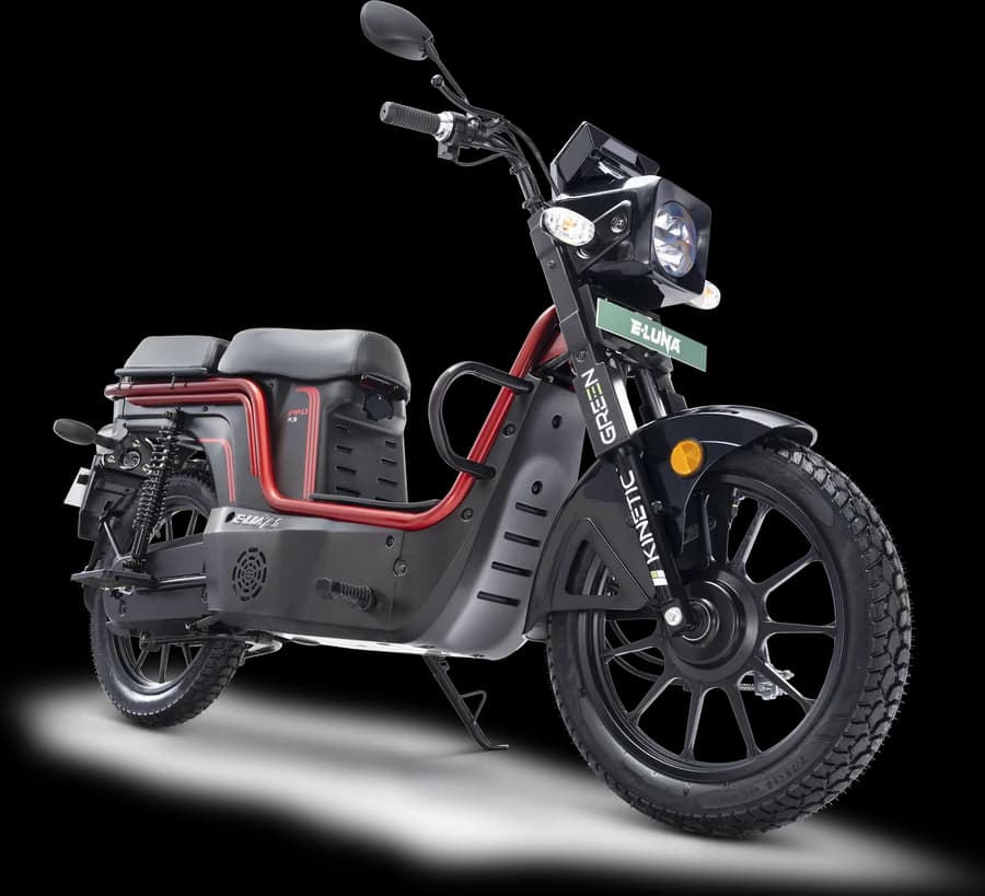 Large front and rear carrying space on a Kinetic Green E-Luna
